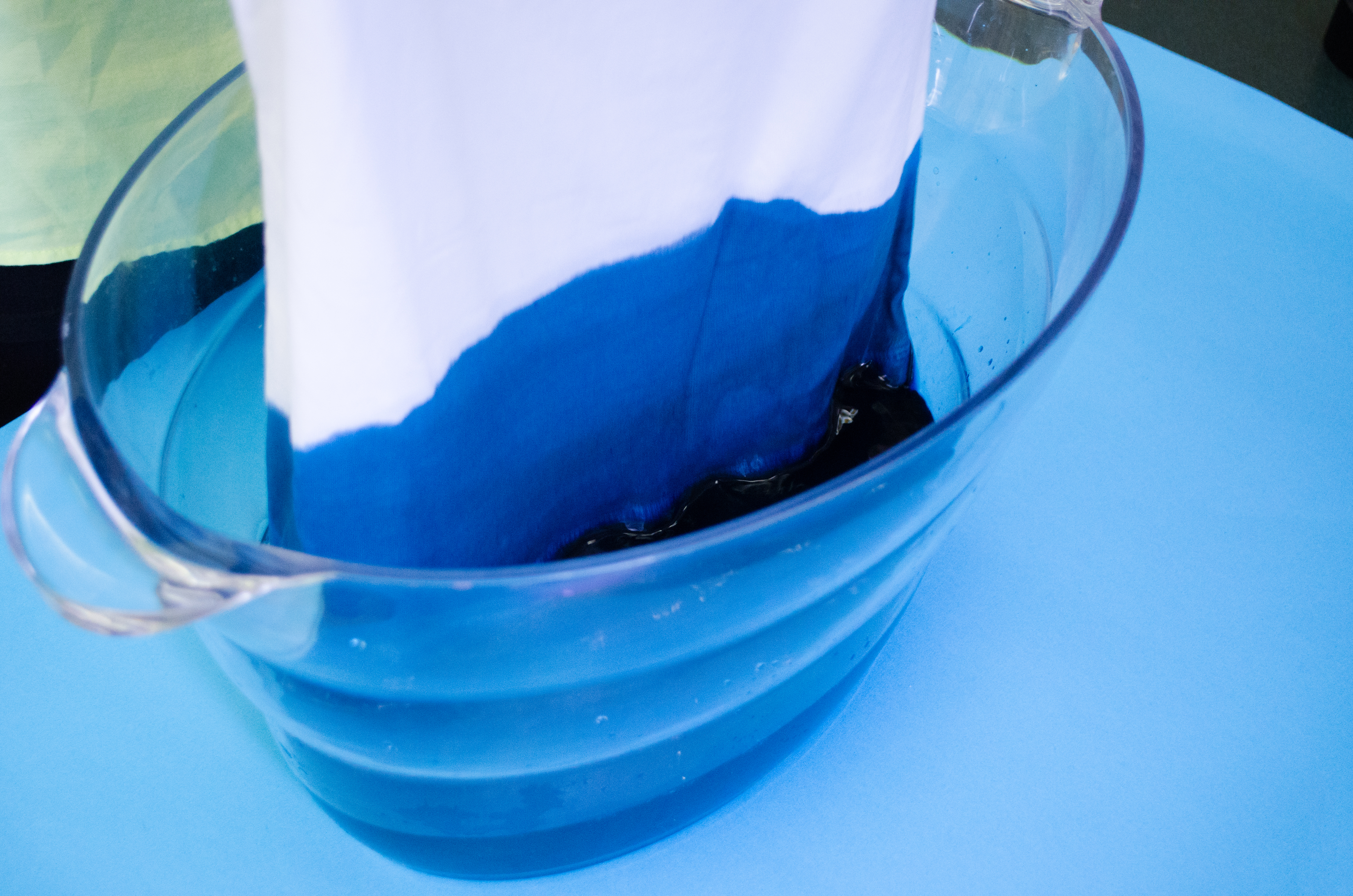 Dipping Tank into Teal RIT Dye Powder | M&J Trimming